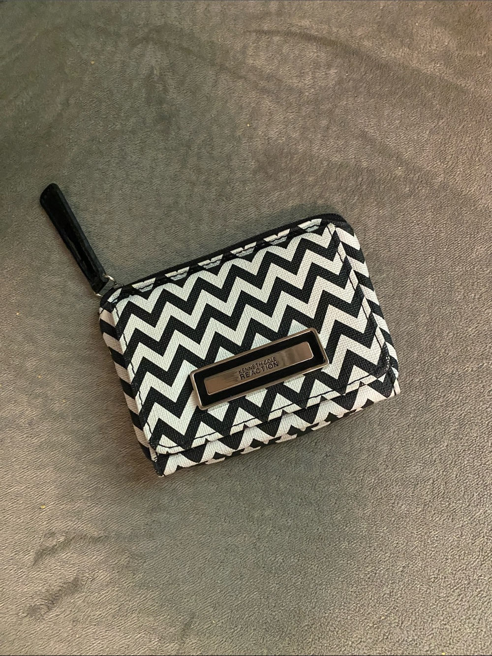Kenneth Cole Reaction Black & White Chevron Wallet